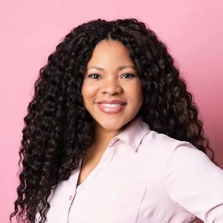 Photo of Roxanne LoMarc