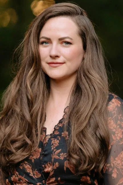 Photo of Rebecca Ross